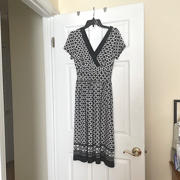 Very comfortable, lightweight polyester/spandex dress. - Picture 1 of 4